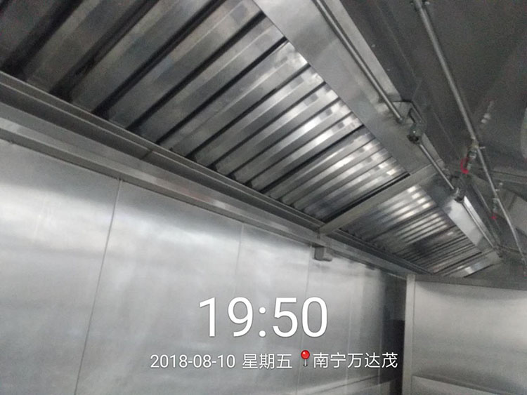 南寧萬達油煙管道清洗(圖1)